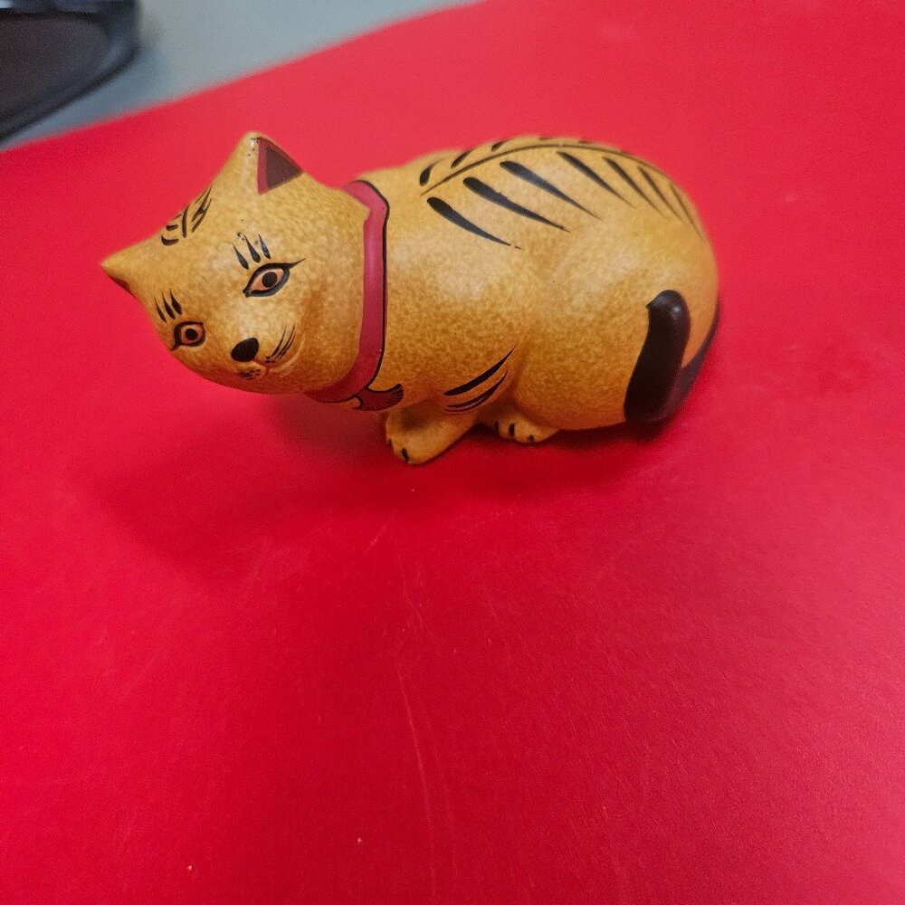 franklin mint curio cabinet cat chalkware